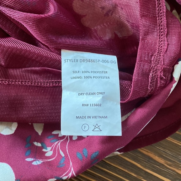 Lush XS burgundy open shoulders and button at the nape is the neck - Picture 9 of 9